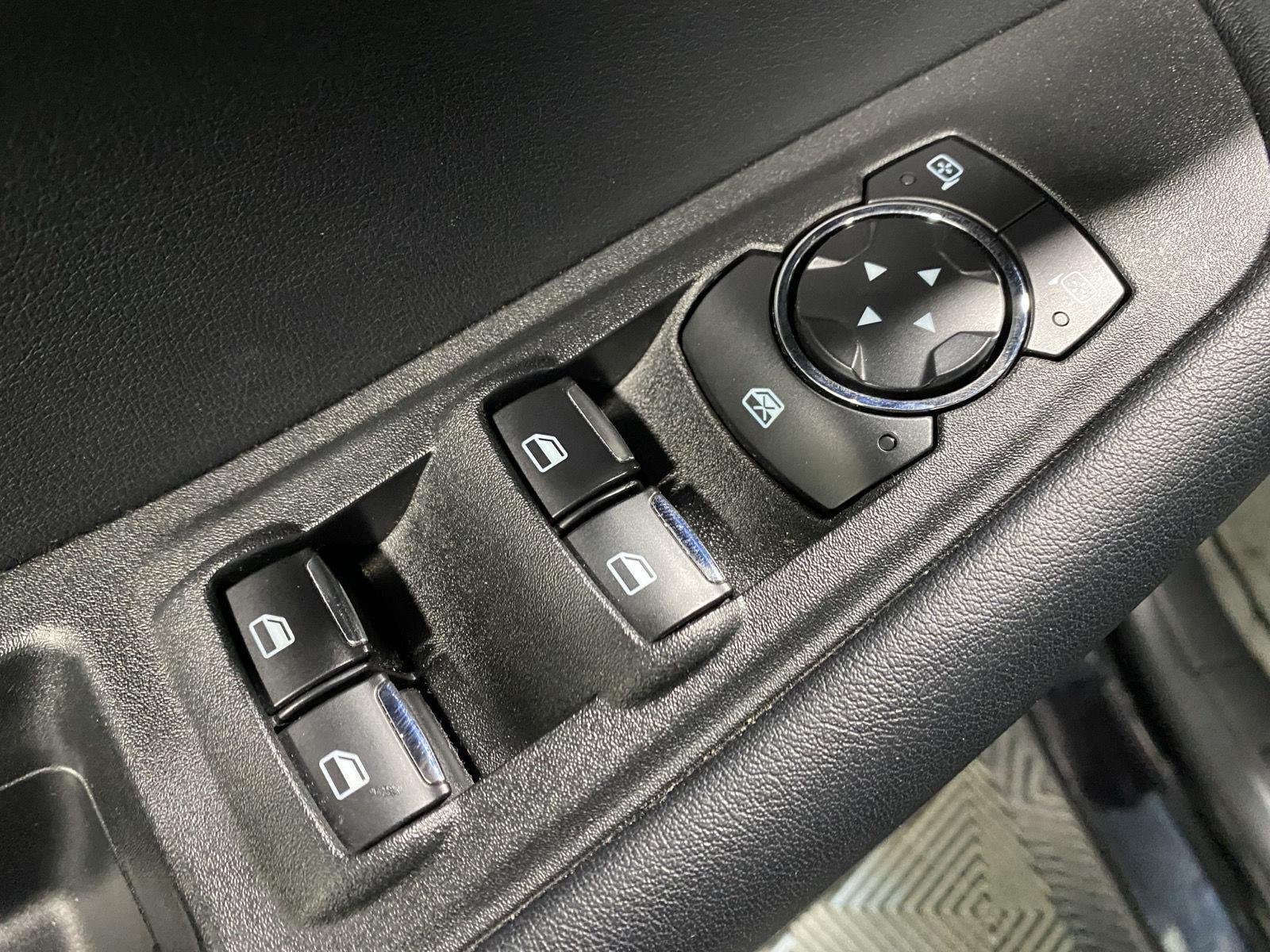 Used 2022 Agate Black Ford SEL image 17