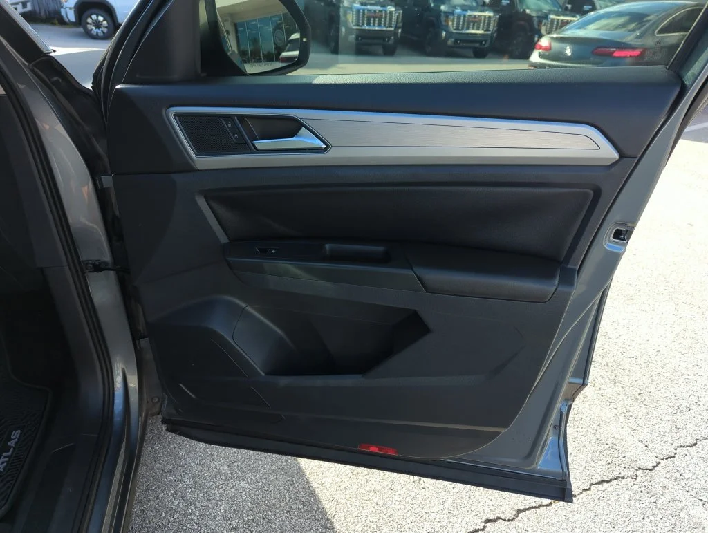 Used 2018  Volkswagen 3.6L V6 SE image 32