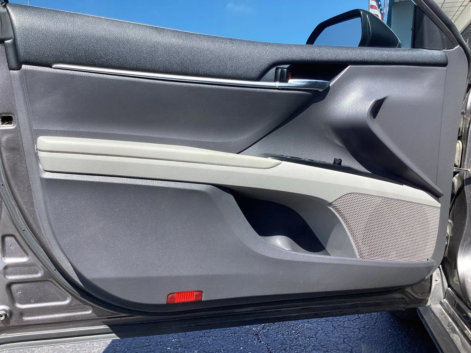 Used 2020 Predawn Gray Mica Toyota LE image 27