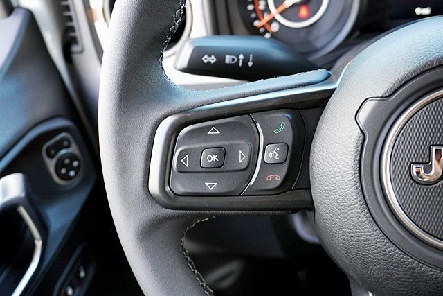 New 2026 Bright White Clear-Coat Exterior Paint Jeep Sport S image 38