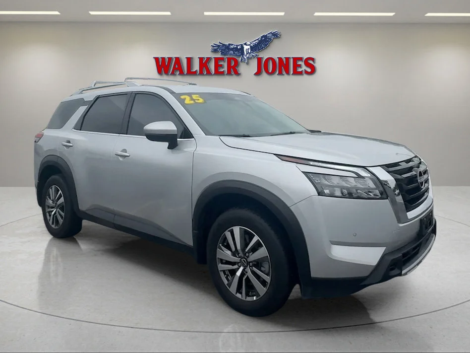 2025 Nissan Pathfinder SL 2WD's photo