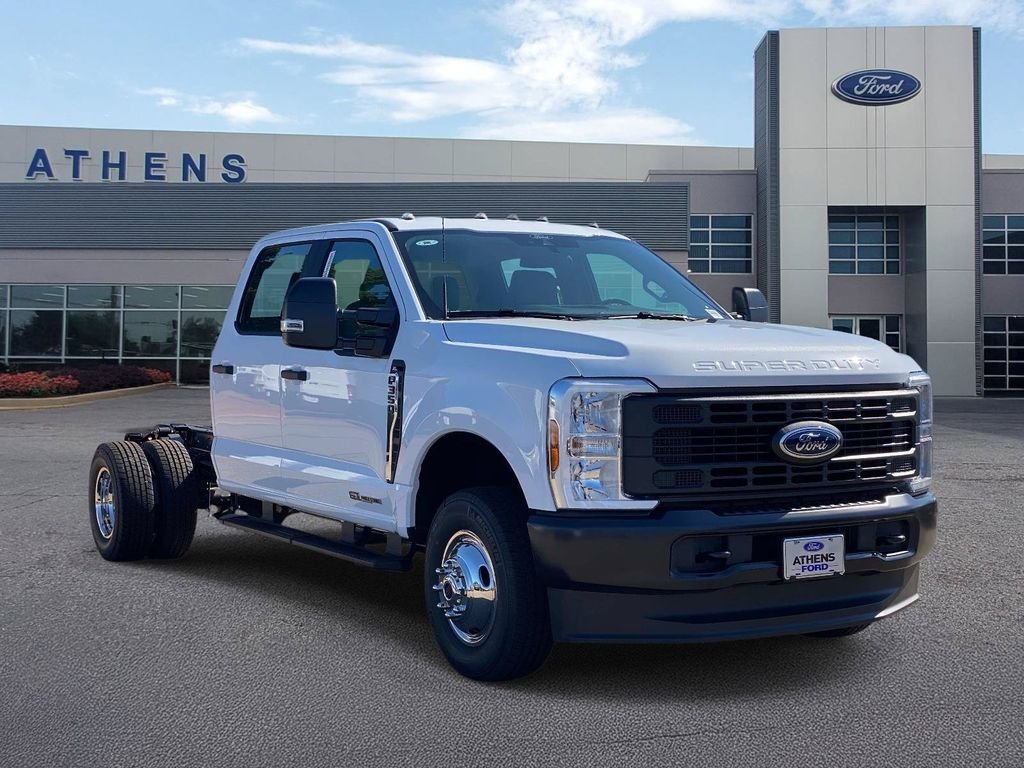New 2026 White Ford F350 4X4 CRW CC image 1