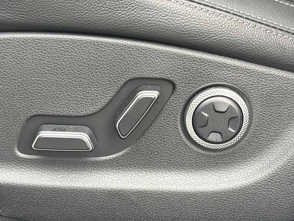 2026 GENESIS GV70 - Photo 15