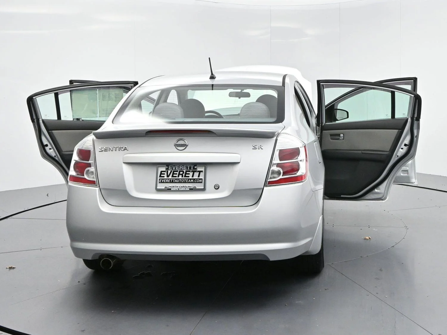 Used 2010 Brilliant Silver Metallic Nissan 2.0 SR image 32