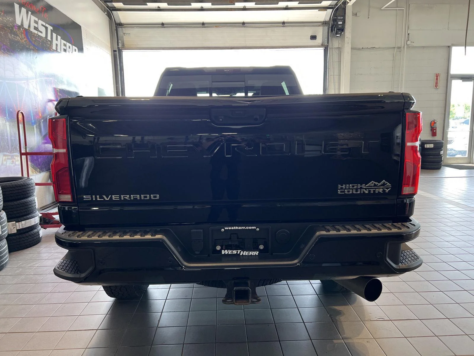 Used 2024 Black Chevrolet High Country image 7