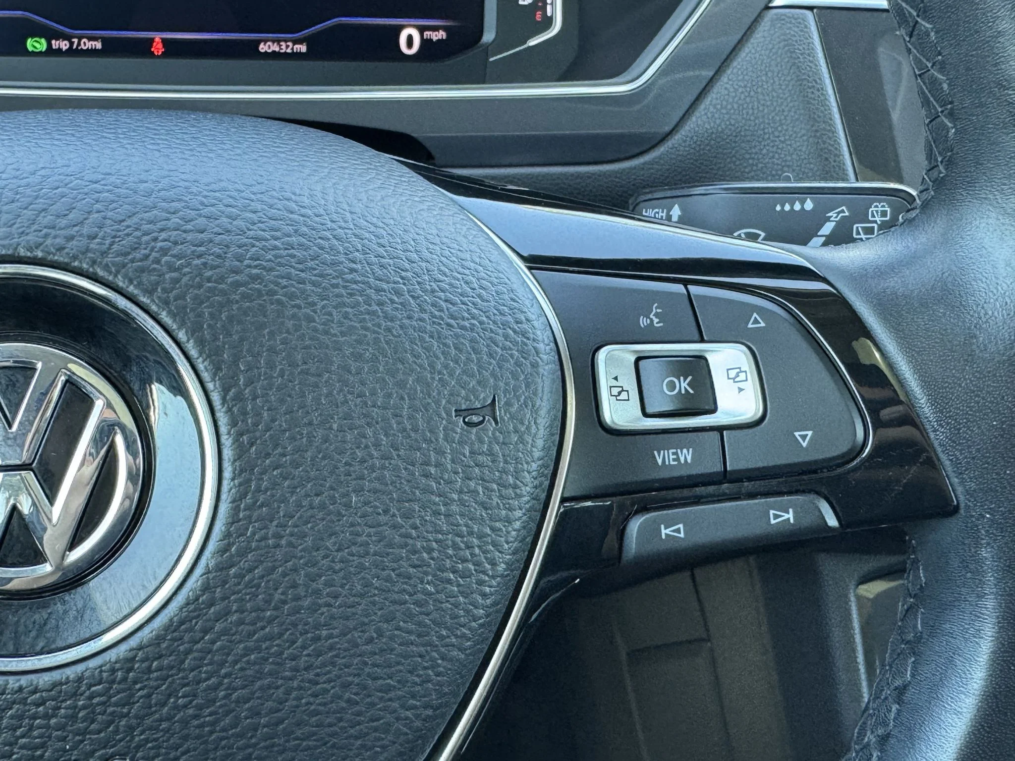 Used 2019 Stone Blue Metallic Volkswagen SEL Premium image 19