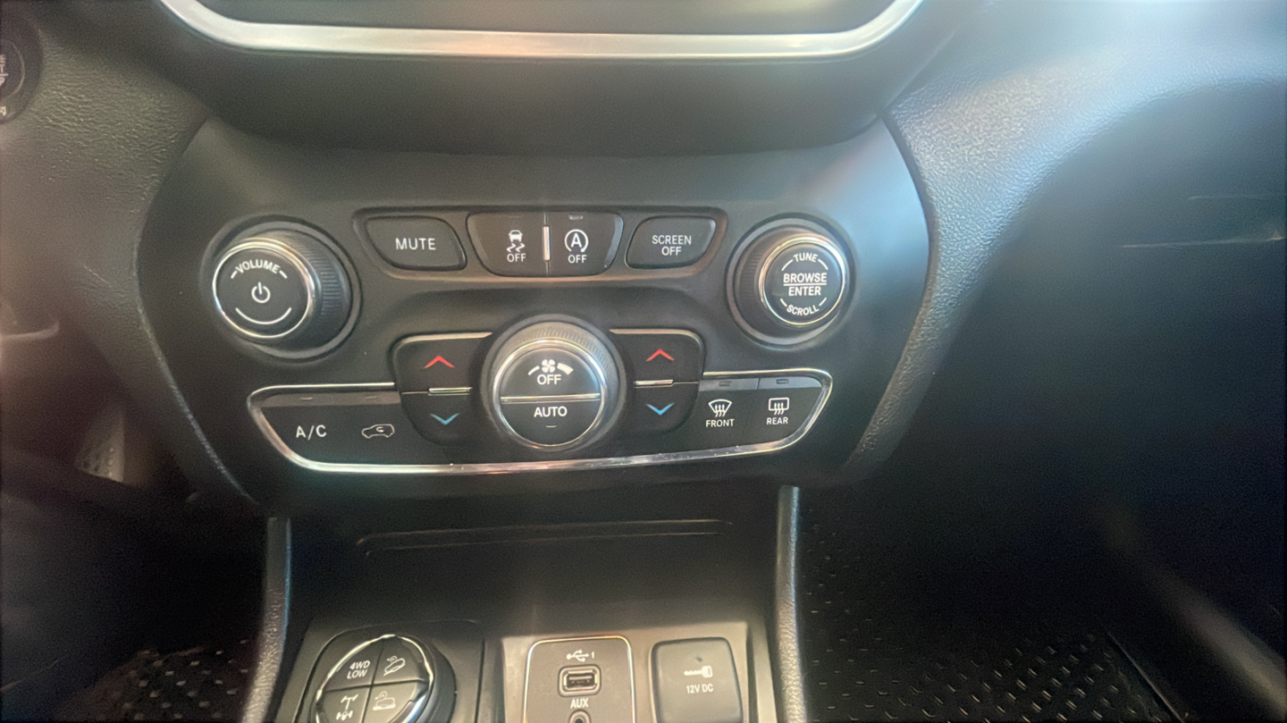 Used 2019 Gray Jeep Trailhawk image 26