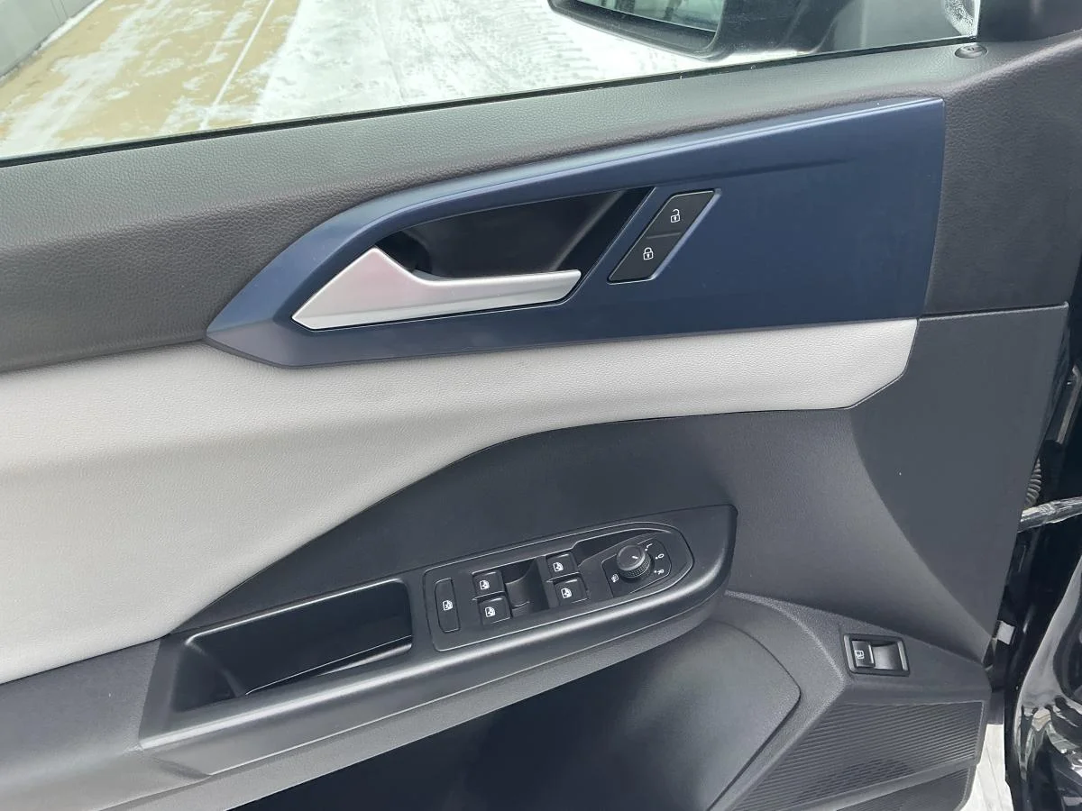 Used 2022 Grey Volkswagen Comfortline image 16