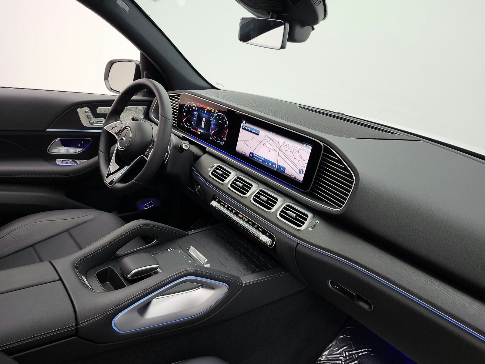 New 2026 MANUFAKTUR Moonlight White Magno Mercedes-Benz GLE 450 4MATIC® SUV image 35