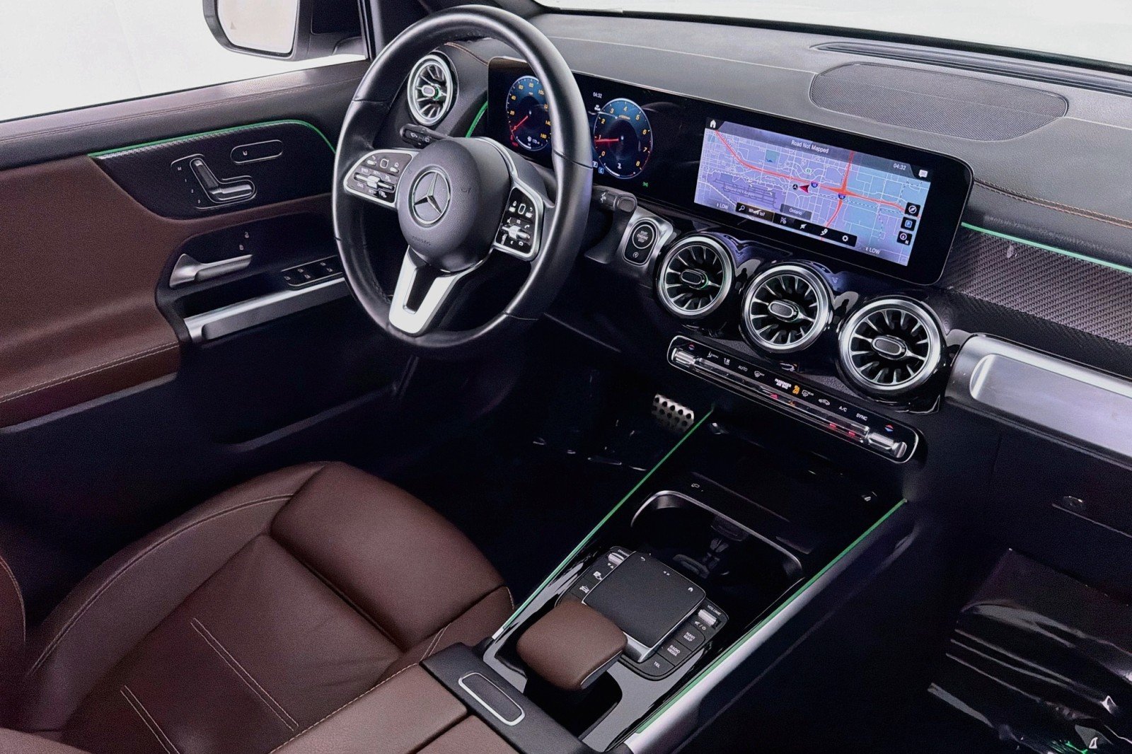 Used 2023 Digital White Metallic Mercedes-Benz 250 image 16