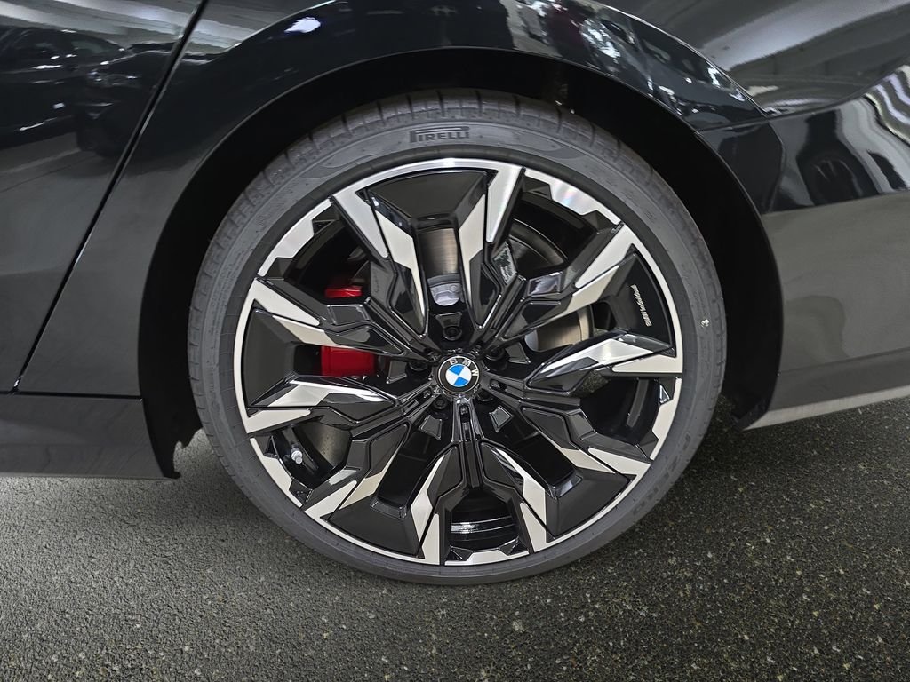 New 2027 Black Sapphire Metallic BMW 550e xDrive image 21