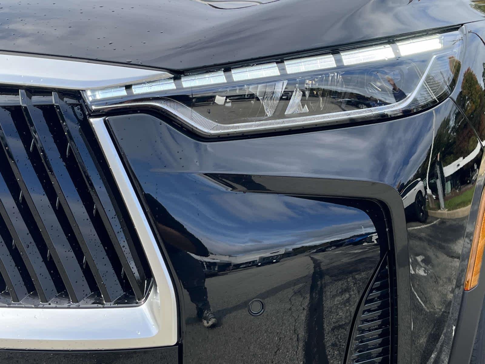 New 2027 Mineral Black INFINITI LUXE image 13