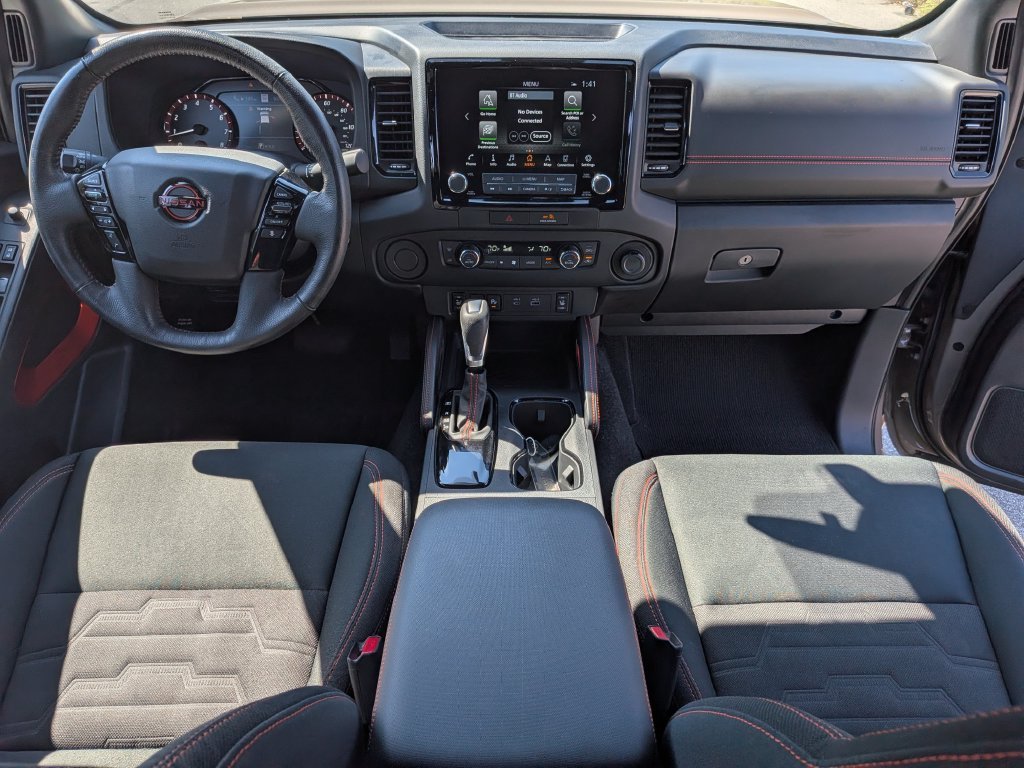 Used 2022  Nissan PRO-X image 25