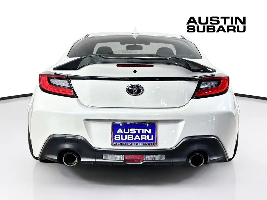 Used 2024  Toyota Base image 6