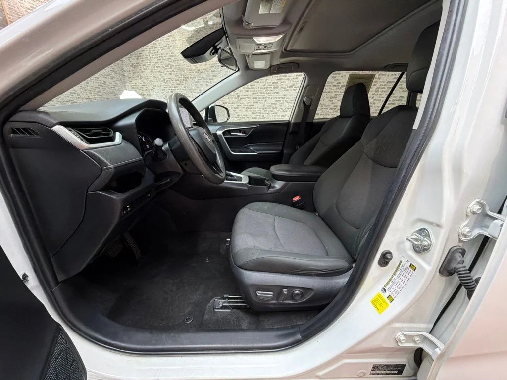 Used 2023 White Toyota XLE image 21