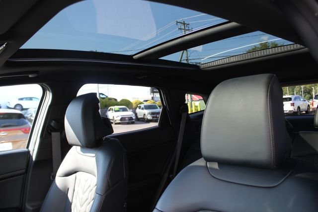 Used 2024 White Kia X-Line image 22