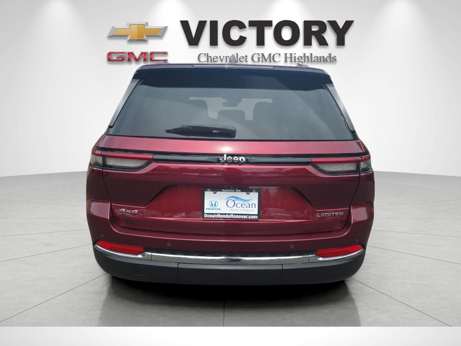 Used 2023 Red Jeep Limited image 4