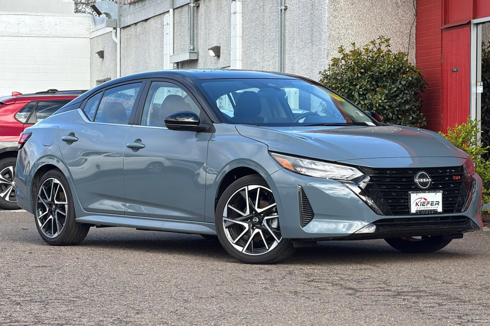 New 2025 Atlantic Gray Metallic/Super Black Nissan SR image 2