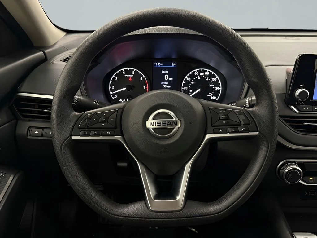 Used 2022 Silver Nissan 2.5 S image 17