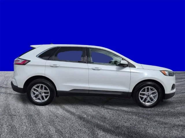 Certified Used 2022 Star White Ford SEL image 3