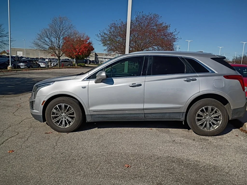 Used 2018 Silver Cadillac Luxury image 4
