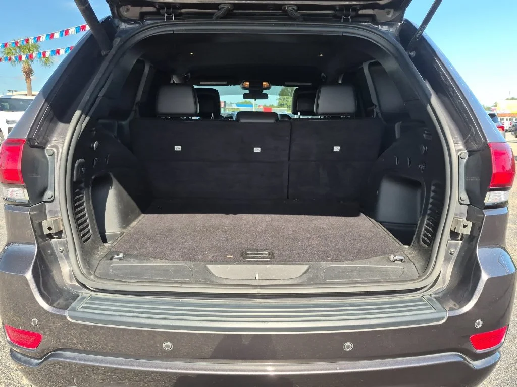 Used 2021 Gray Jeep Laredo X image 23