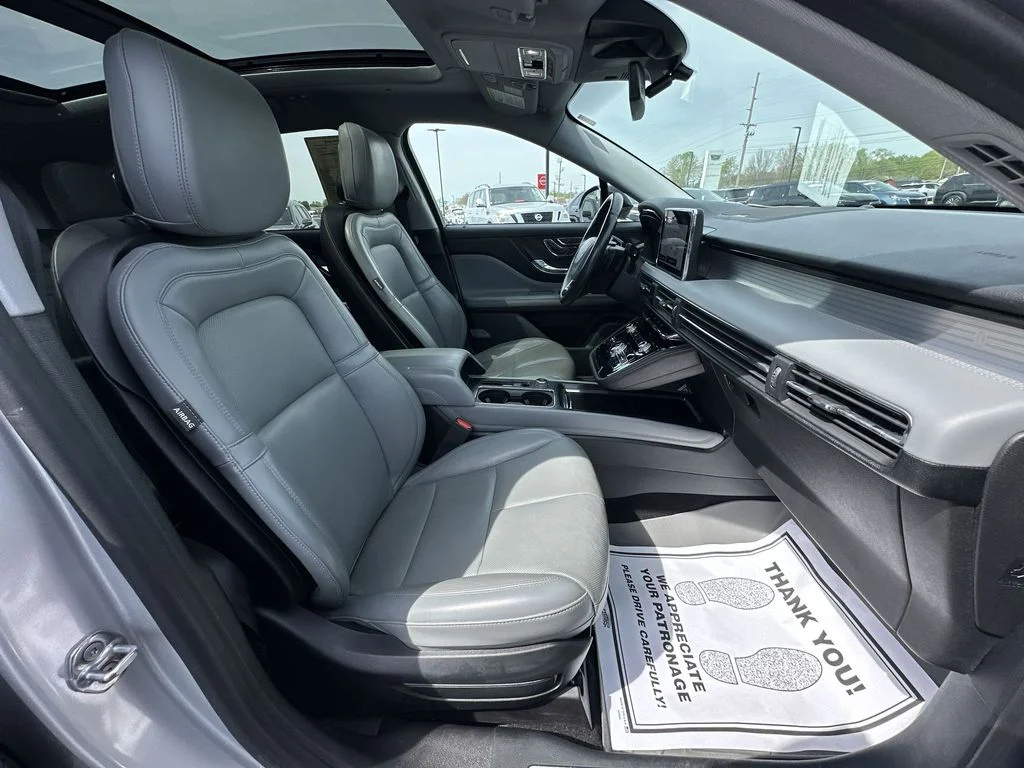 Used 2020 Silver Lincoln Reserve image 25