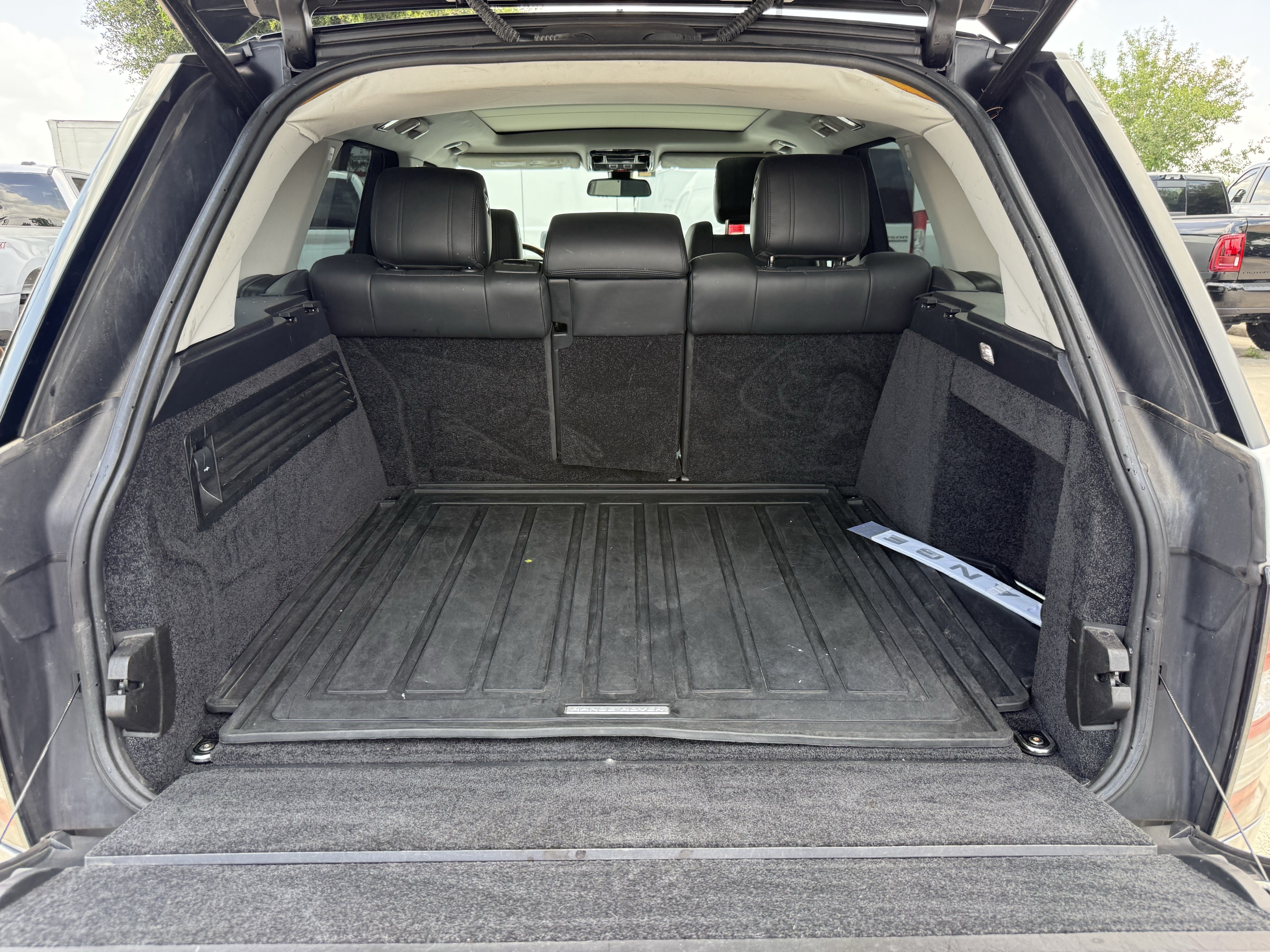 Used 2014 White Land Rover  image 29