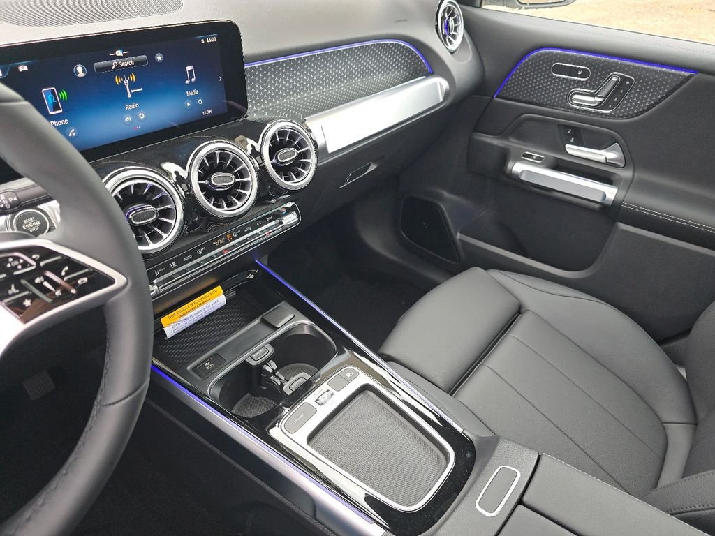 New 2026 Polar White Mercedes-Benz GLB 250 image 28
