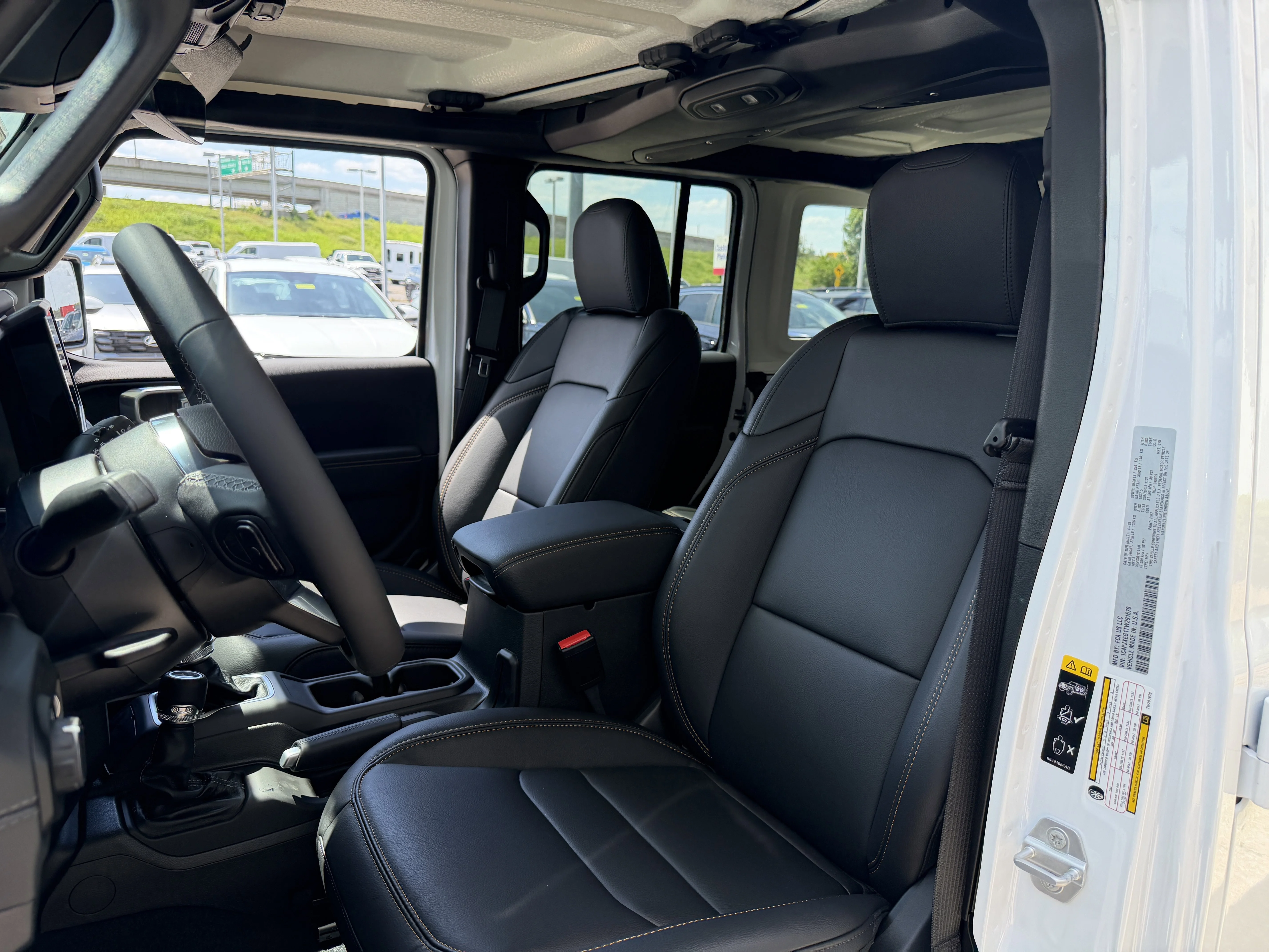 New 2026 Bright White Clear-Coat Exterior Paint Jeep Sahara image 33