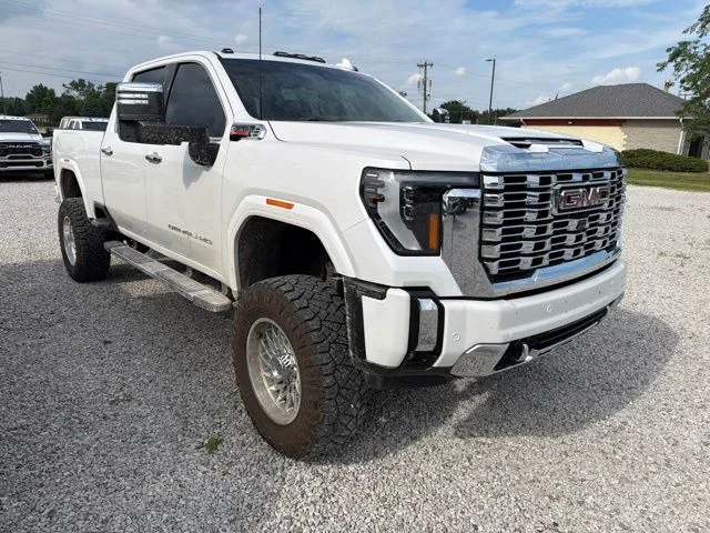 Used 2024 White GMC Denali image 10