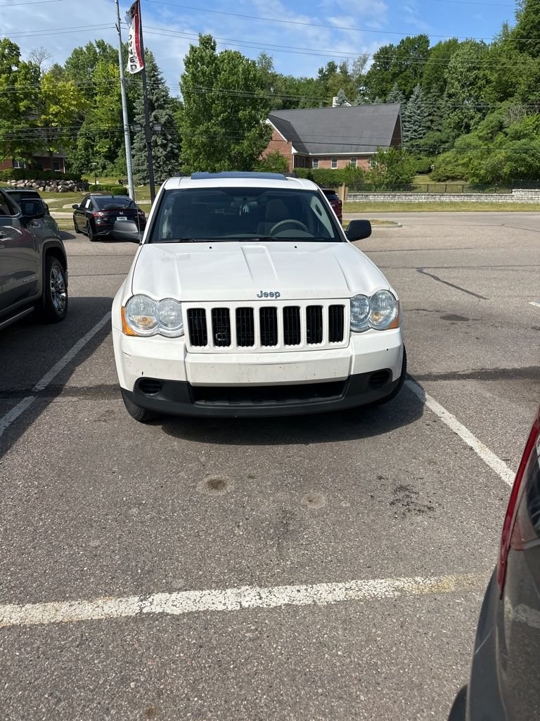 Used 2009 Stone White Jeep Laredo image 4