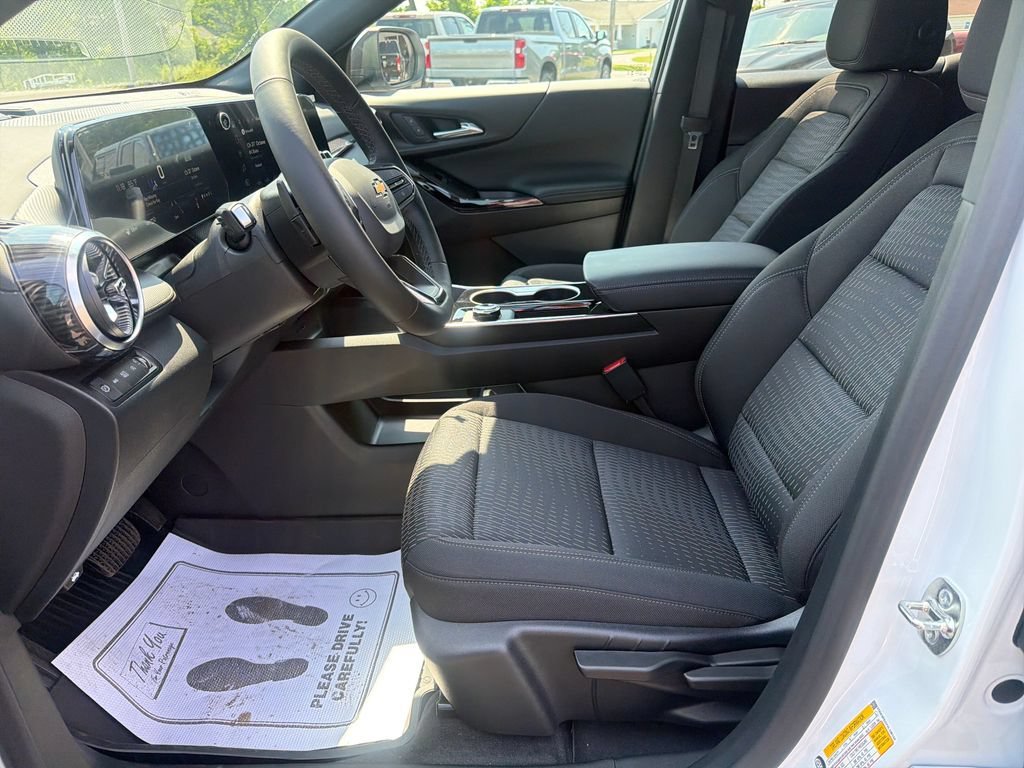 New 2027 Summit White Chevrolet LT image 13
