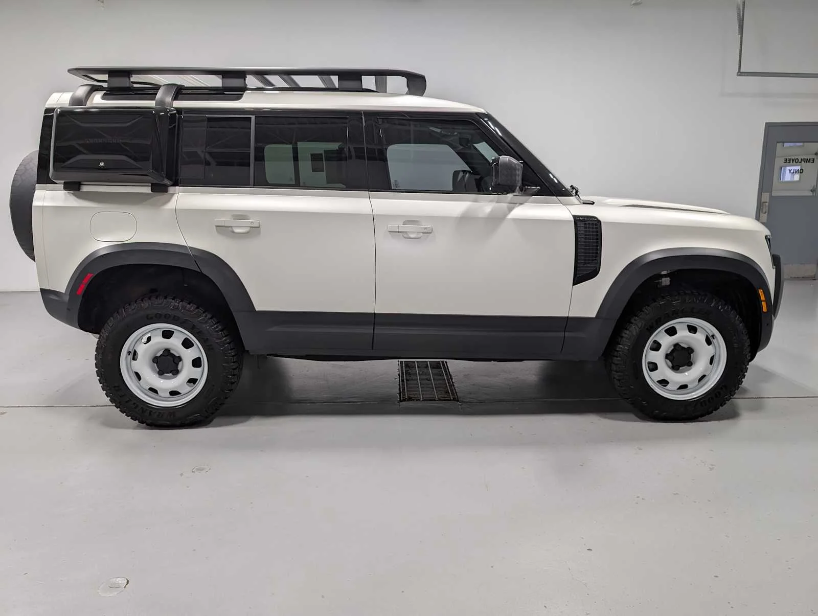 Used 2024 Pearl White satin exterior wrap Land Rover S image 7