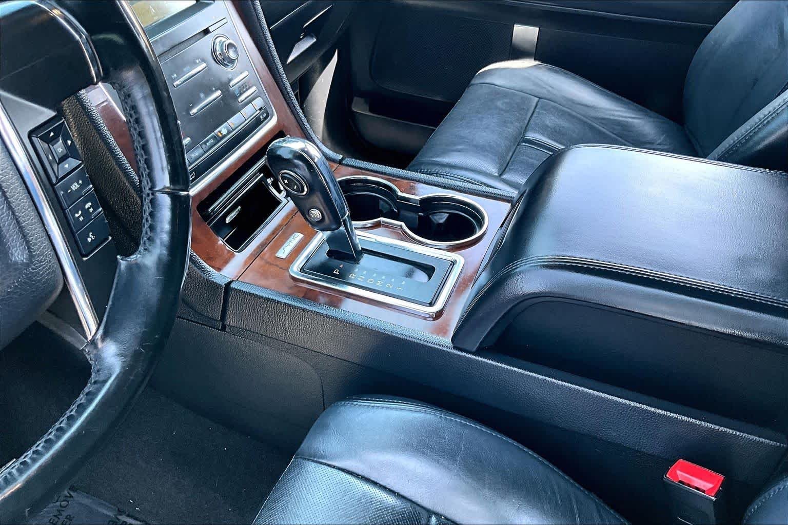Used 2016 Black Velvet Lincoln Select image 16