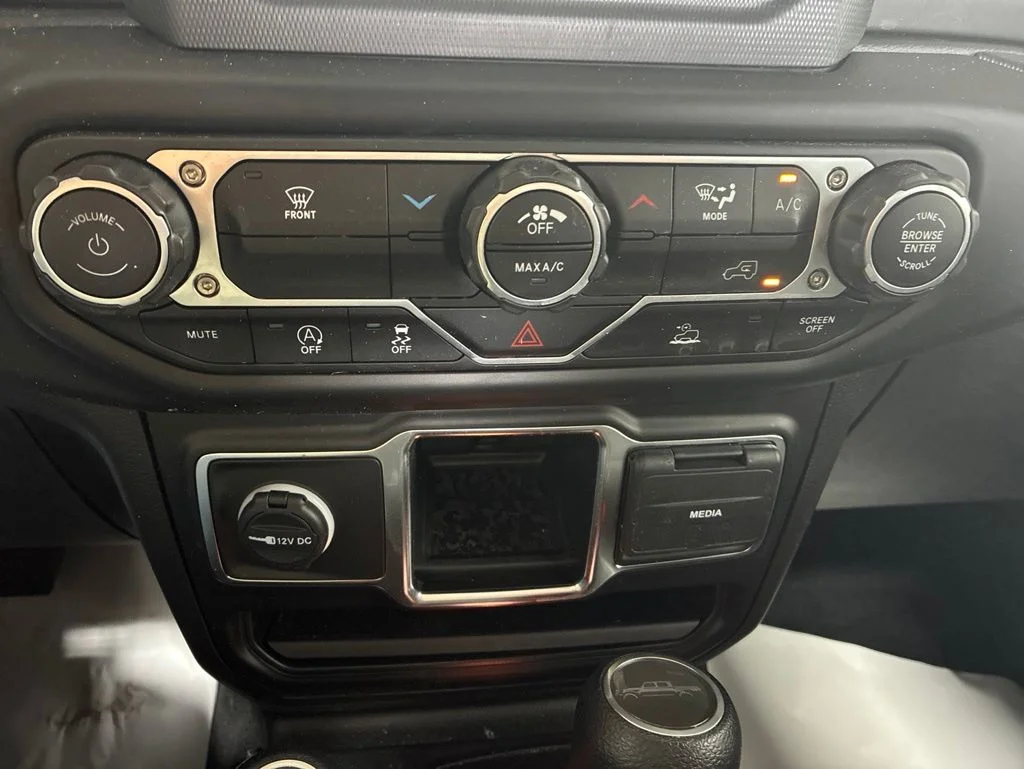 Used 2023 White Jeep Sport image 19