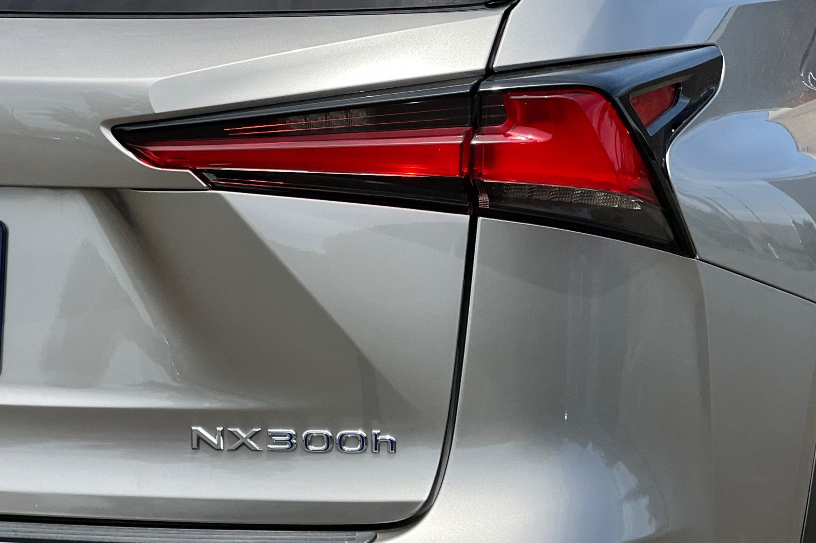 Used 2020 Silver Lexus 300h image 14
