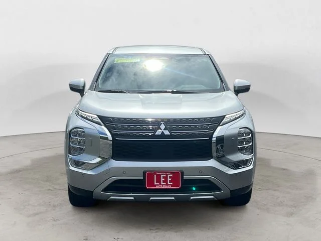 Used 2024 Silver Mitsubishi SE Black Edition image 8