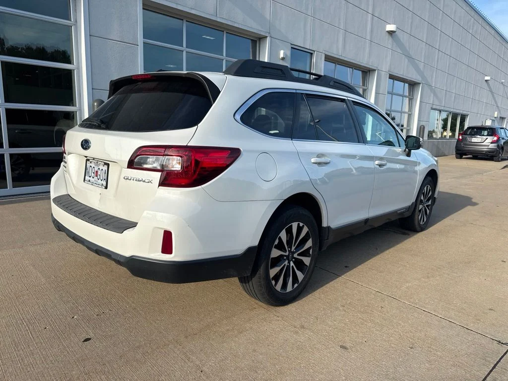 Used 2015 White Subaru 2.5i image 7
