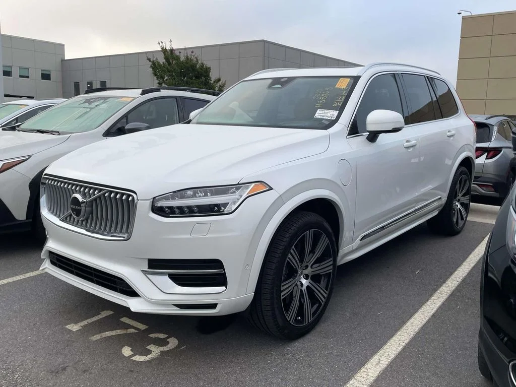 Used 2024 Crystal White Metallic Volvo Ultimate Bright Theme image 2