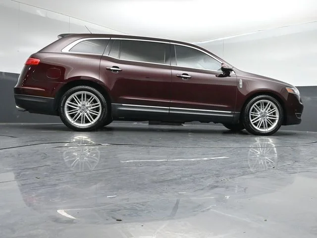 Used 2019 Burgundy Velvet Metallic Tinted Clearcoat Lincoln Reserve image 45