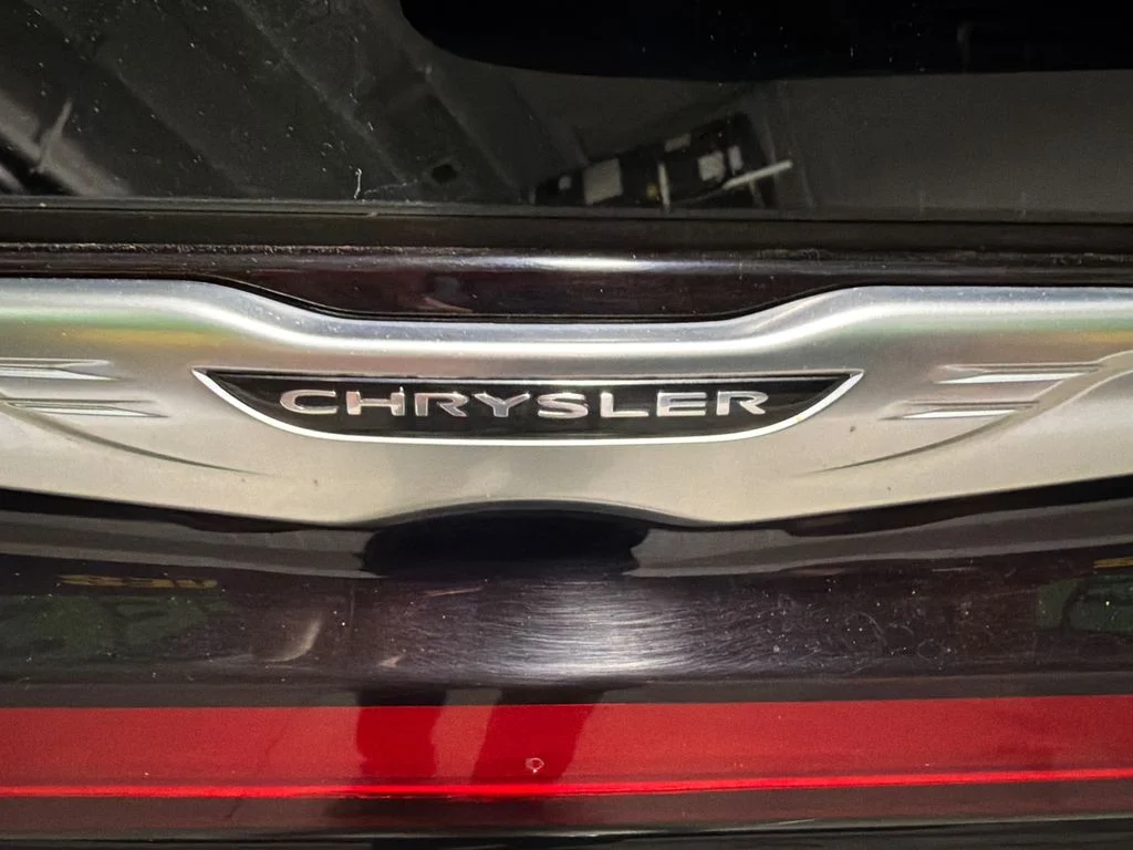 Used 2024 Brilliant Black Crystal Pearlcoat Chrysler Limited image 8