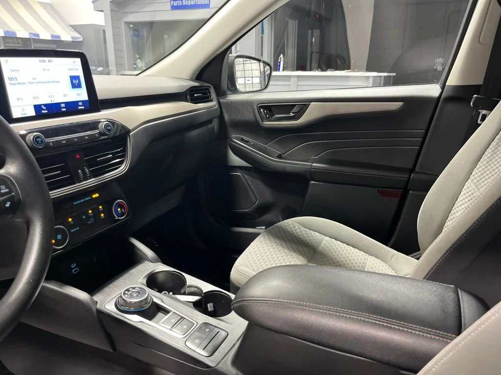 Used 2022 Gray Metallic Ford SE image 14