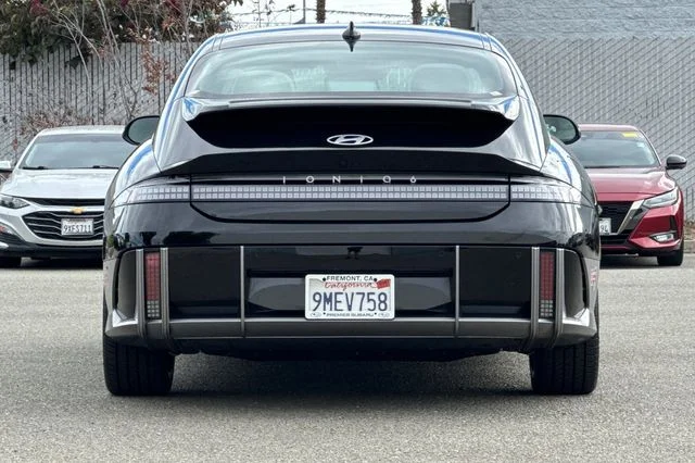Used 2024 Black Hyundai SEL image 5