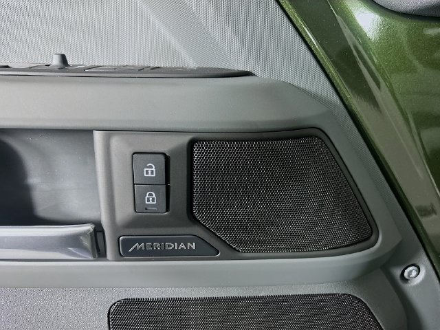 Used 2026 Green Land Rover S image 19