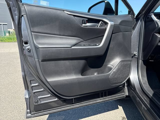 Used 2025 Magnetic Gray Metallic Toyota XLE Premium image 17