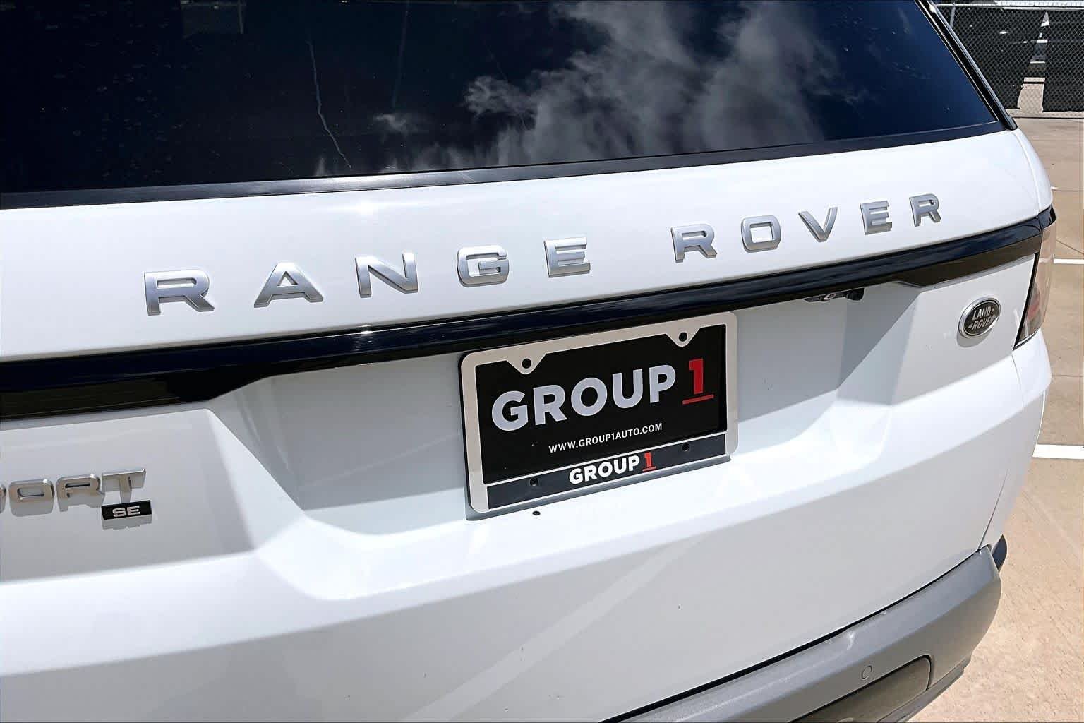 Used 2020 Yulong White Metallic Land Rover SE image 10