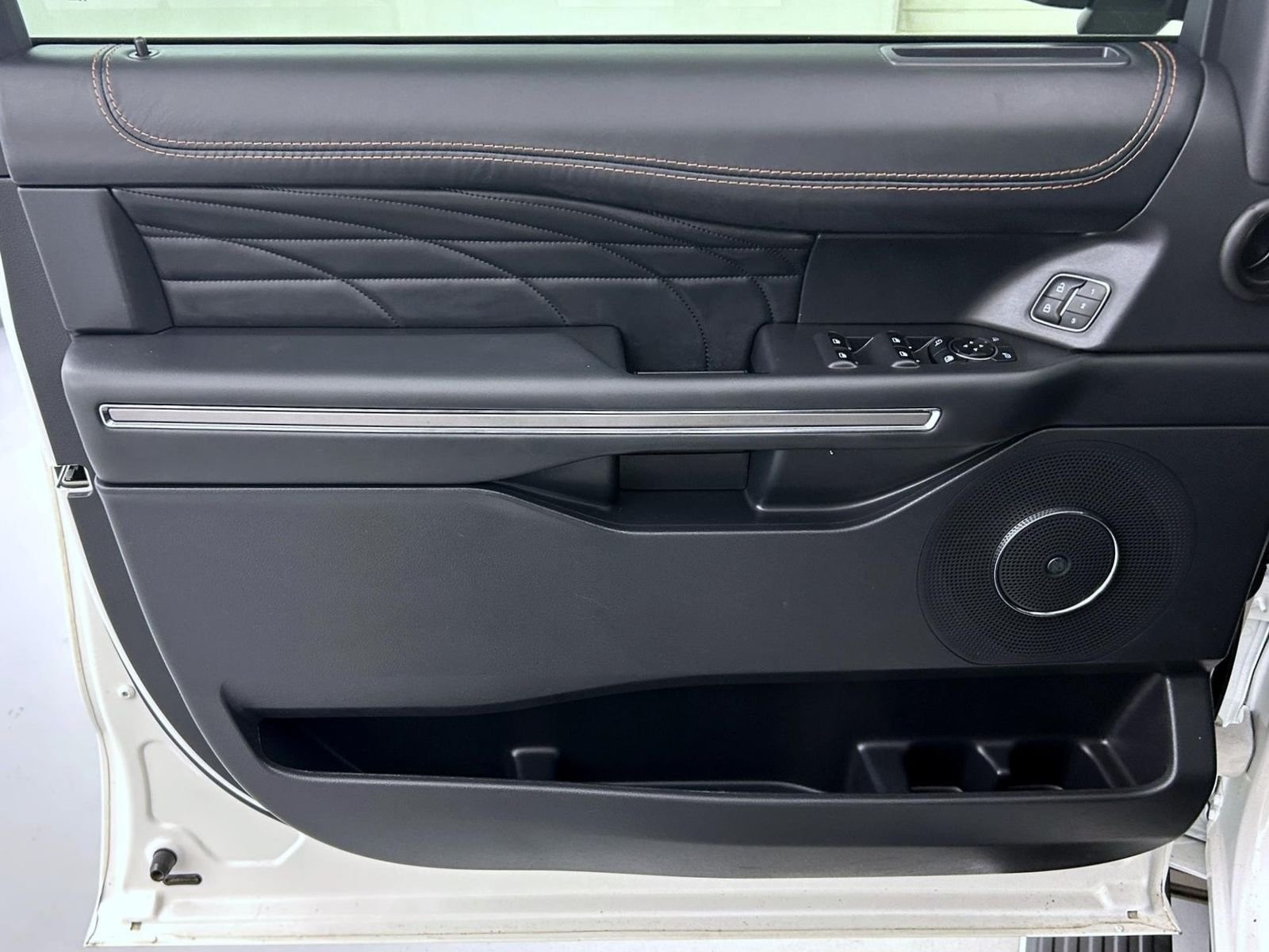 Used 2024 White Ford Platinum image 10