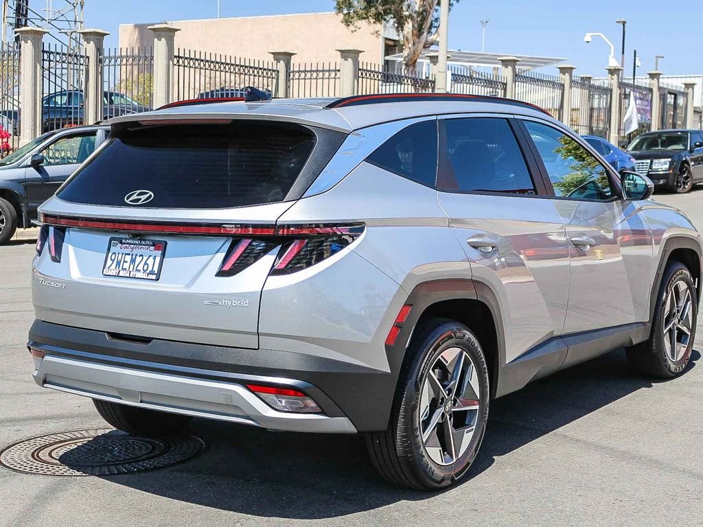 Used 2025 Silver Hyundai SEL Convenience image 8