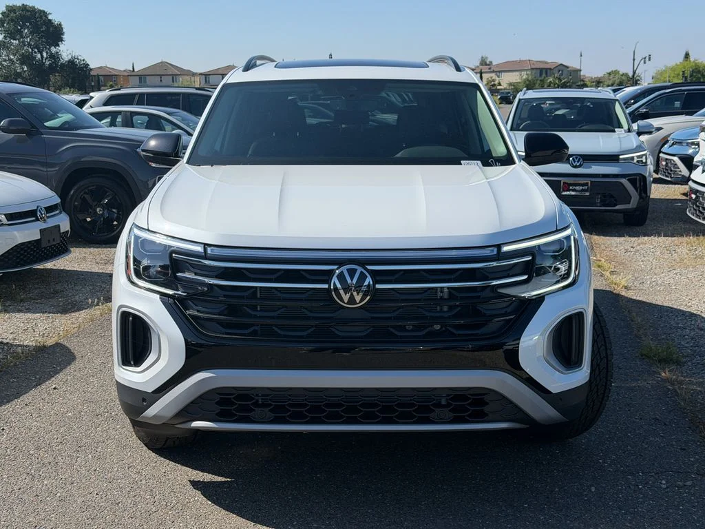 New 2026 Opal White Pearl Volkswagen 2.0T Peak Edition image 4